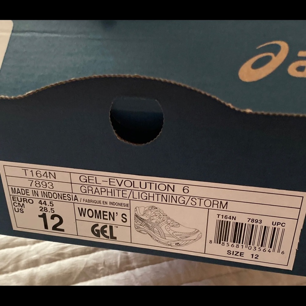 ASICS - Picture 5 of 5